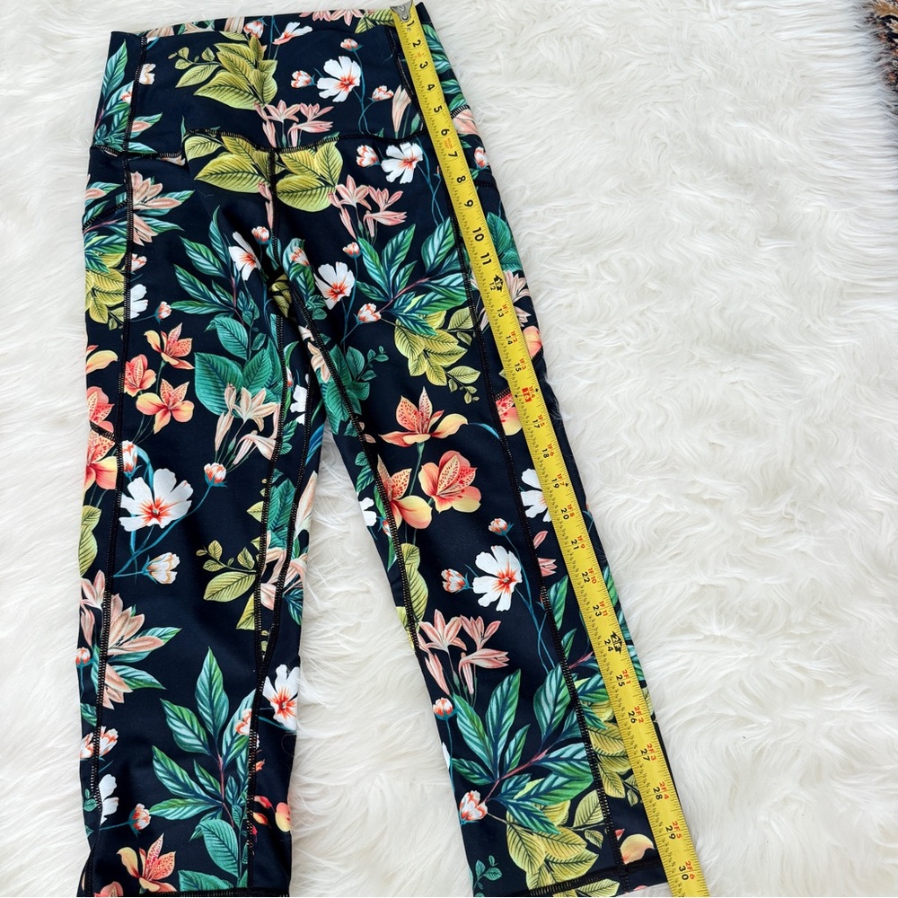 Women High Waisted Yoga Capri with Pockets - Picture 9 of 10